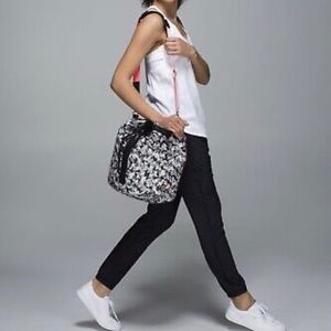 Lululemon Gym bag Sweat to street hobo bag rose gold